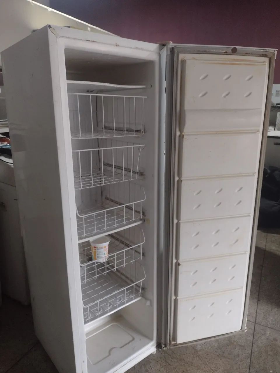 Freezer vertical top funcionando perfeitamente pra sair logo 700 - Foto 5