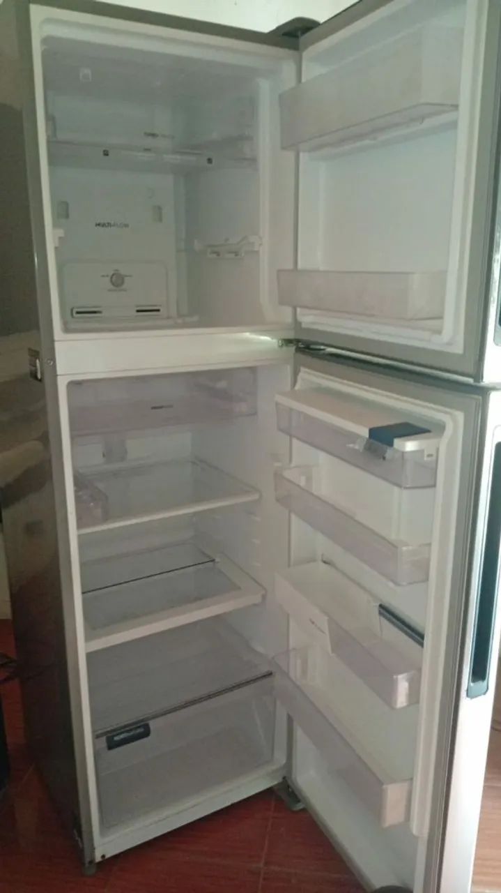 Geladeira duplex semi nova  - Foto 2