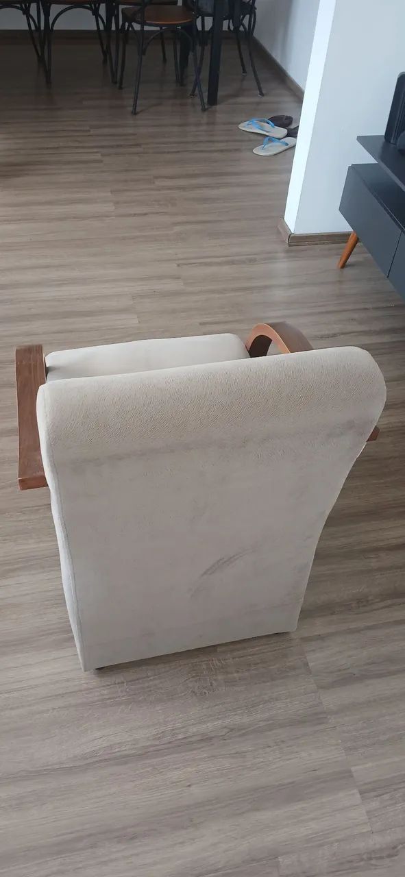 Poltrona Suede Bege c/ Madeira - Foto 4
