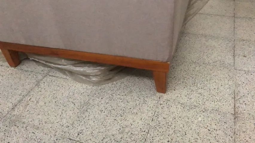 Sofá em Suede Zero no Plástico - Foto 5