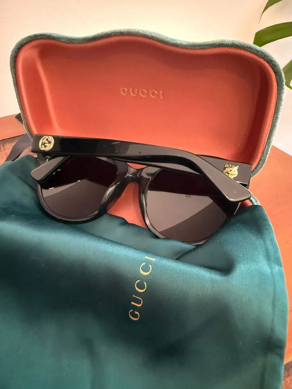 Óculos de Sol Gucci - muito novo 