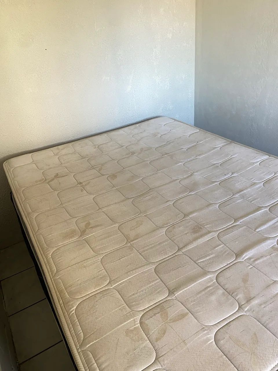 Cama de Casal Usada - R$ 380,00