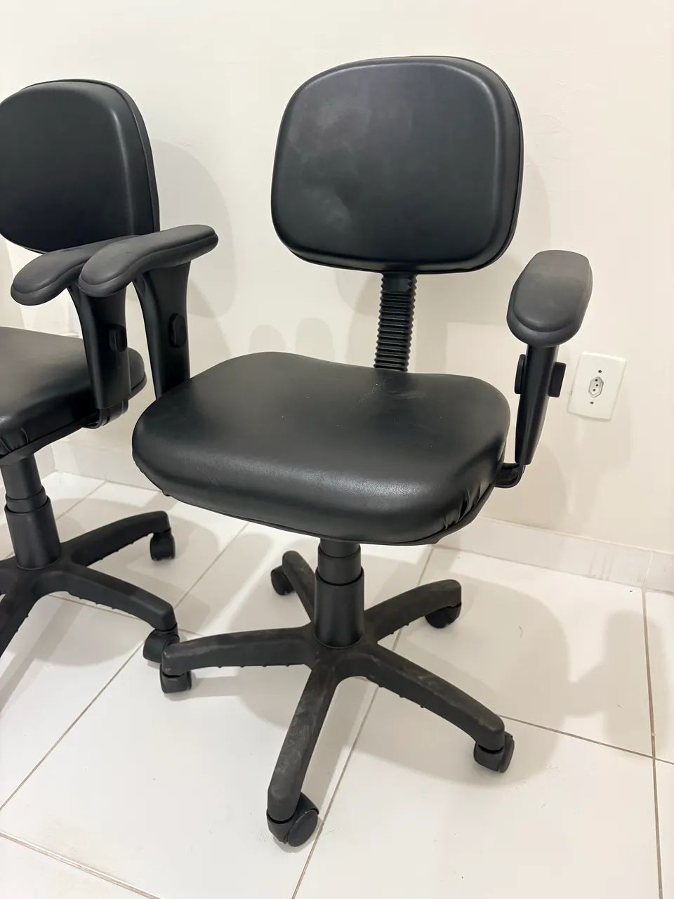 VENDO CADEIRAS PARA ESCRITÓRIO 