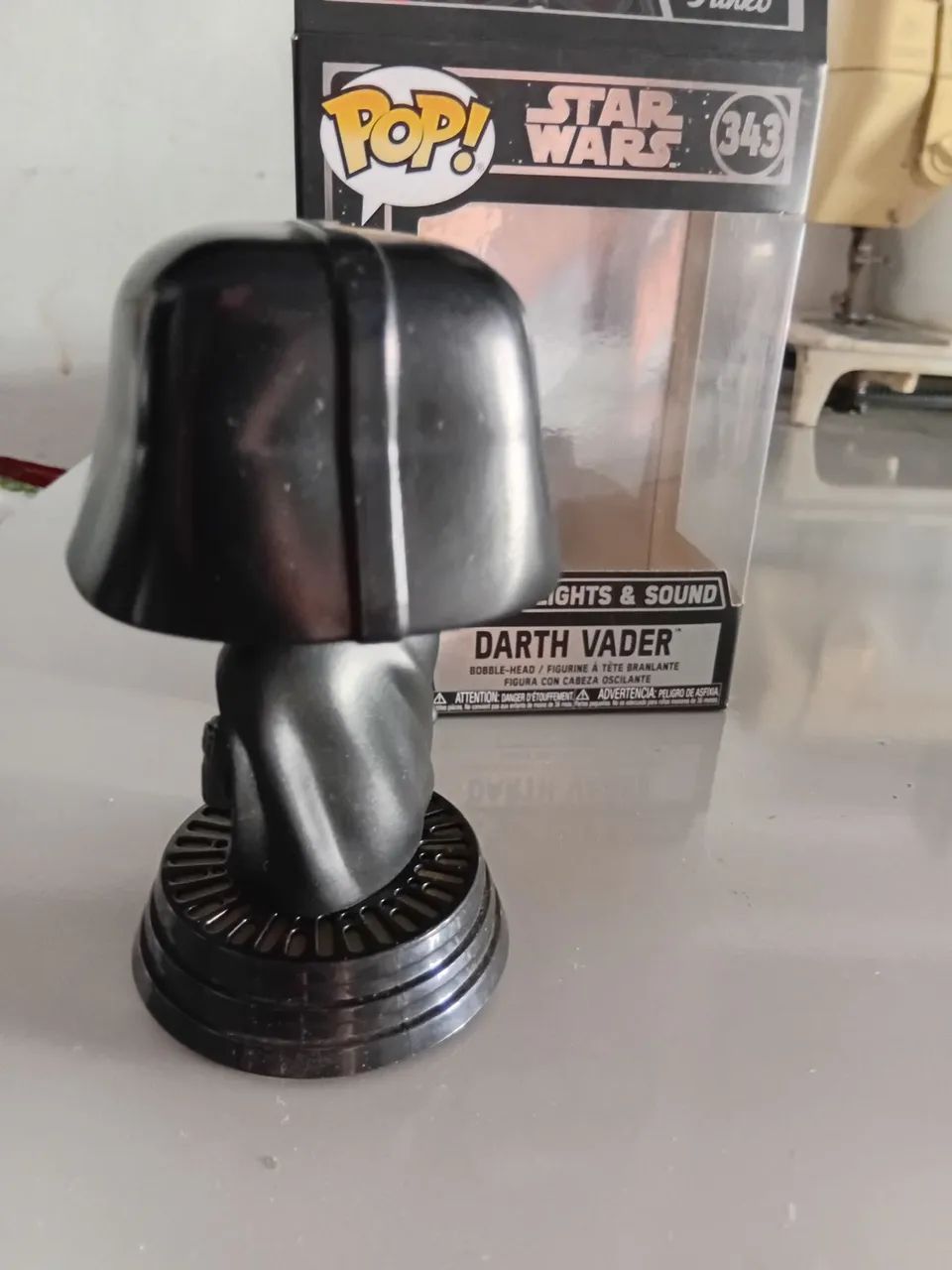 Funko Pop Star Wars Darth Vader Eletrônico 343 Luzes e Som - Foto 3