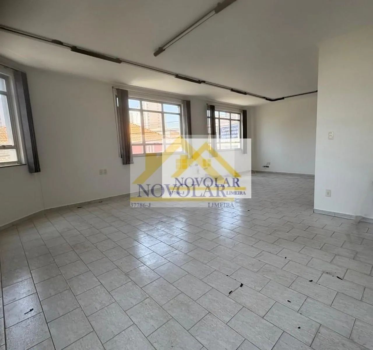 Sala Comercial para Locação em Limeira, Centro, 2 banheiros, 1 vaga