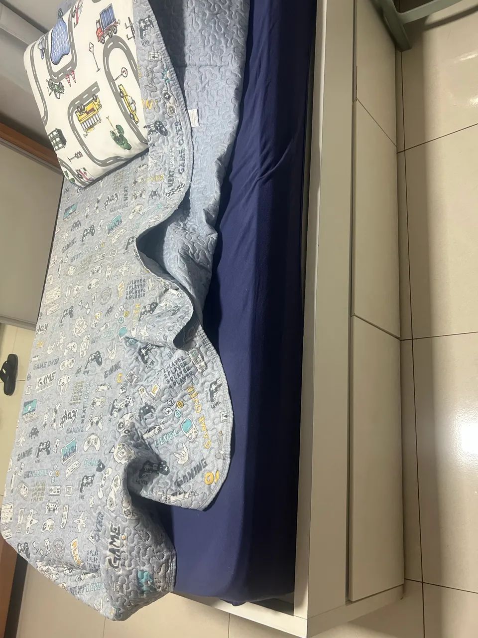 VENDO CAMA PLANEJADA DE MDF COM COLCHÃO DE SOLTEIRO - Foto 3