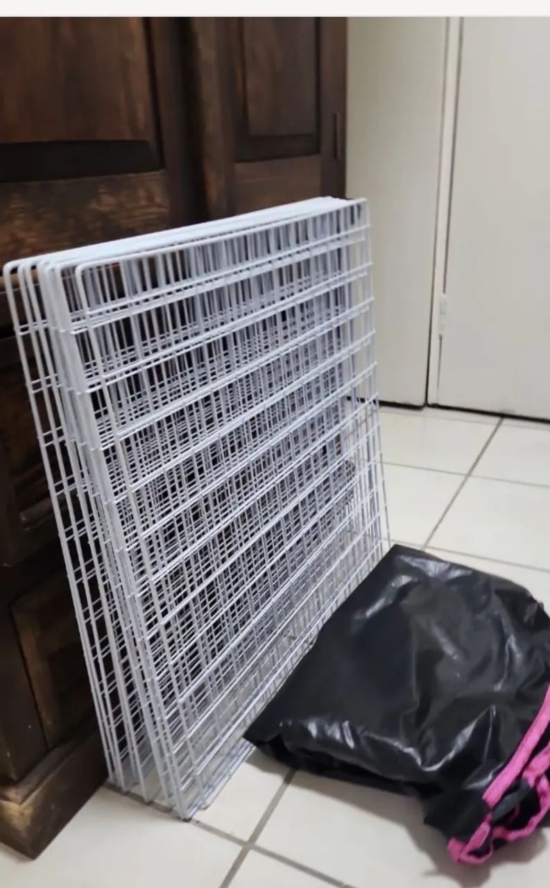 VENDO CERCADO REFORÇADO COM TAPETE HIGIÊNICO IMPERMEÁVEL E LAVÁVEL,ALÉM DE OUTROS ITENS.