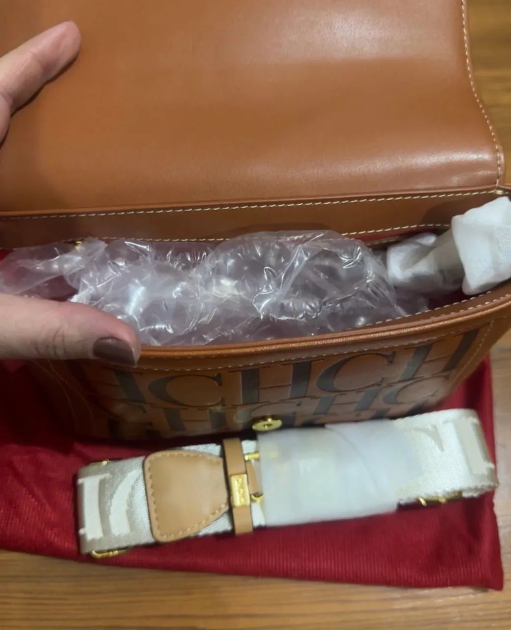 Bolsa em couro Caroline Herrera  - Foto 4