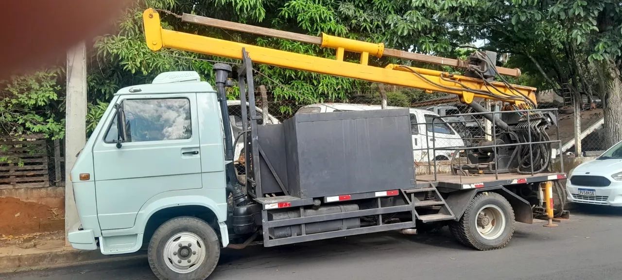 VENDE-SE CAMINHÃO PERFURATRIZ  - Foto 2
