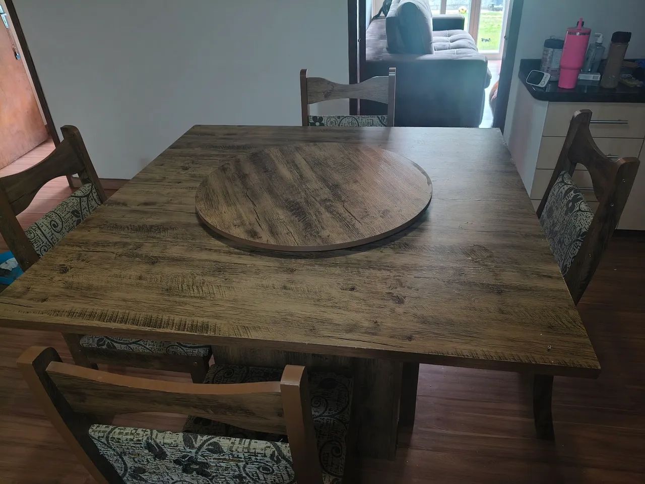 Mesa com 8 cadeiras  - Foto 2