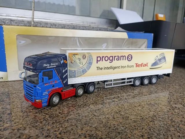 Miniaturas de caminhões Volvo e Scania - Foto 3