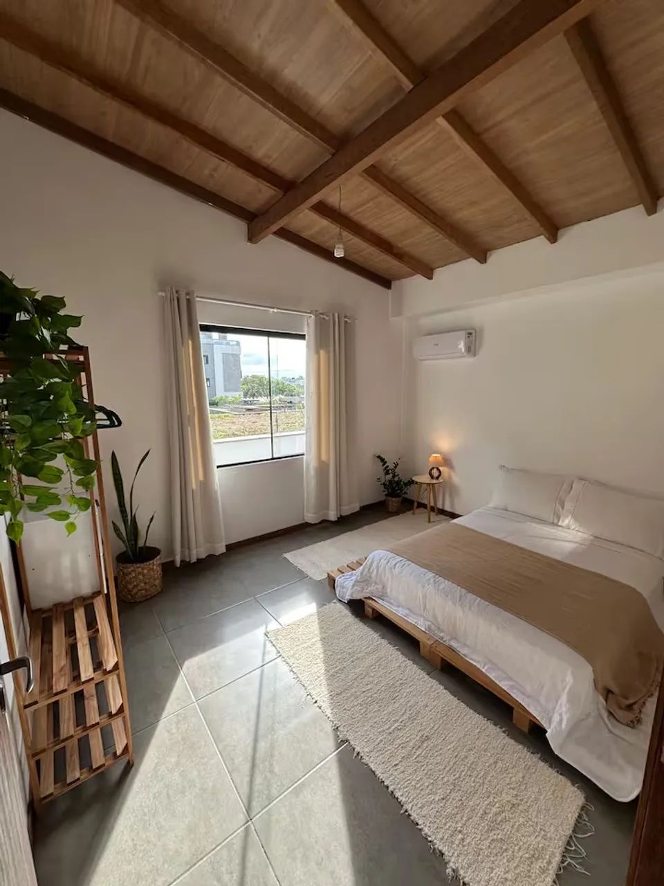 Casa aconchegante em frente a lagoa pequena  - Foto 12