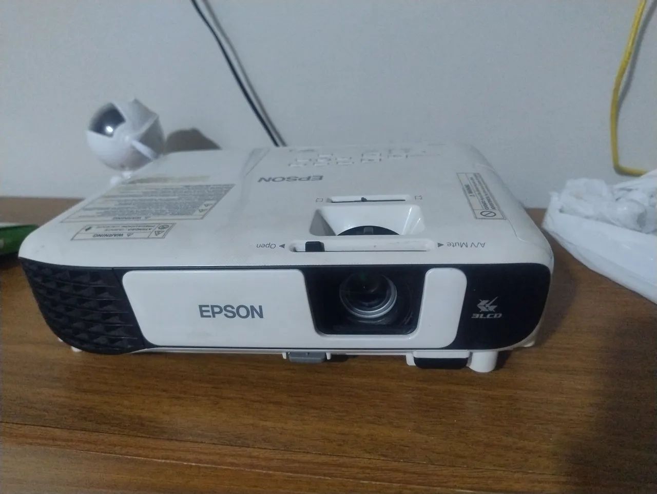 Projetor vendo ou troca por notebook computador 