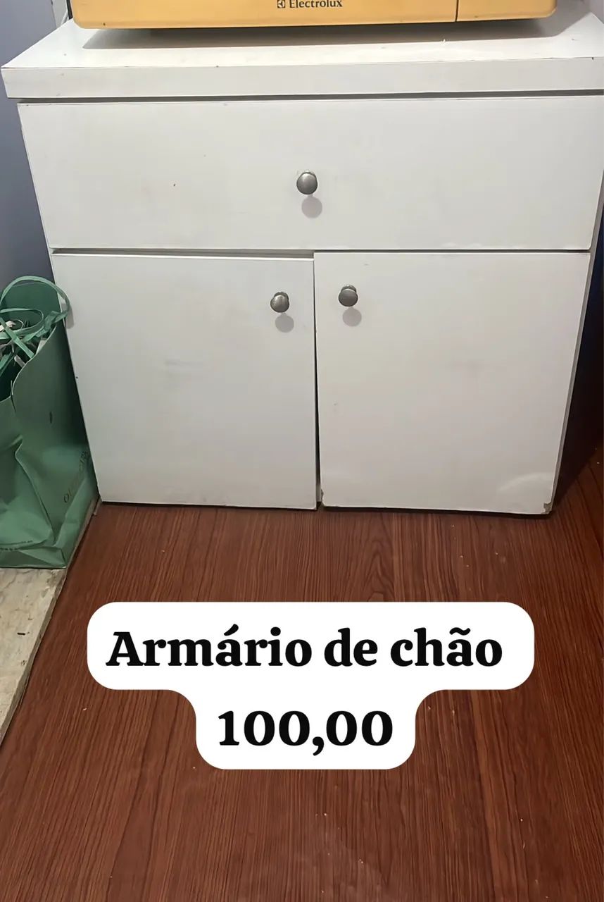 Armário de chão 