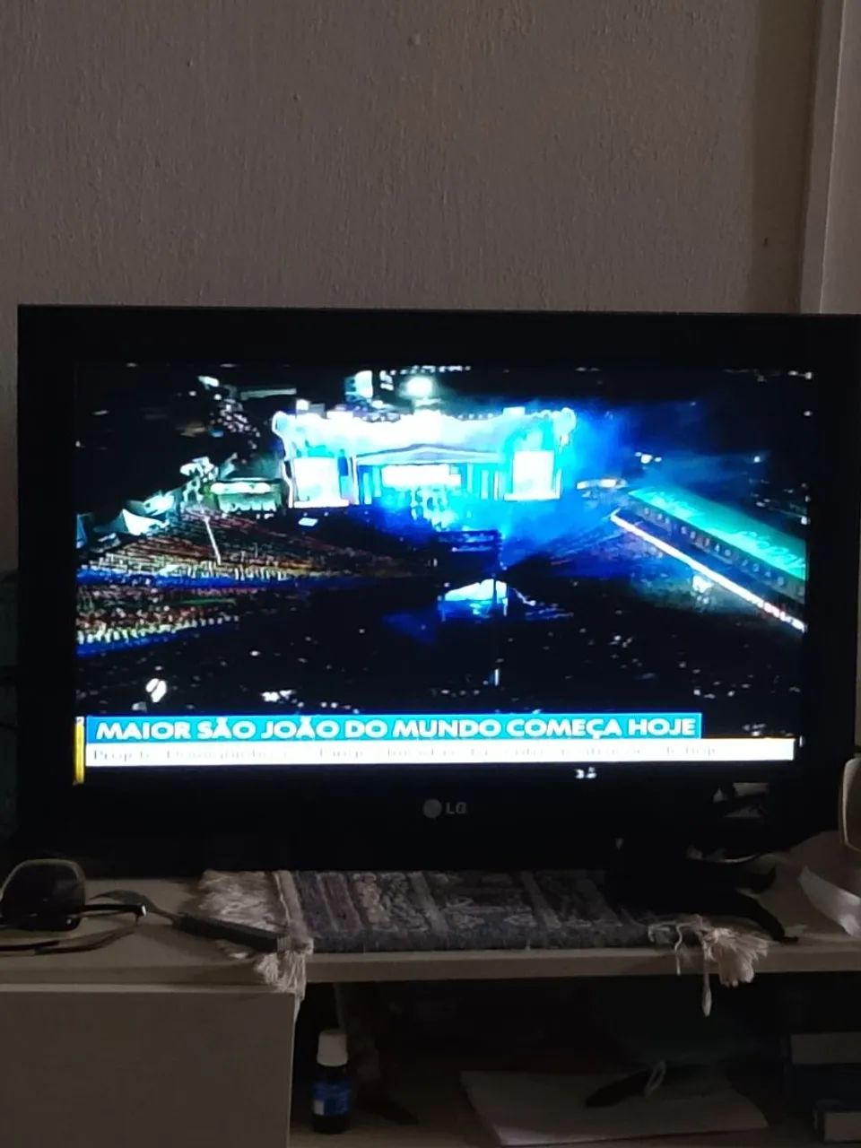 Tv LG não e smart , mas imagem e ótima, já está com conversor  - Foto 2