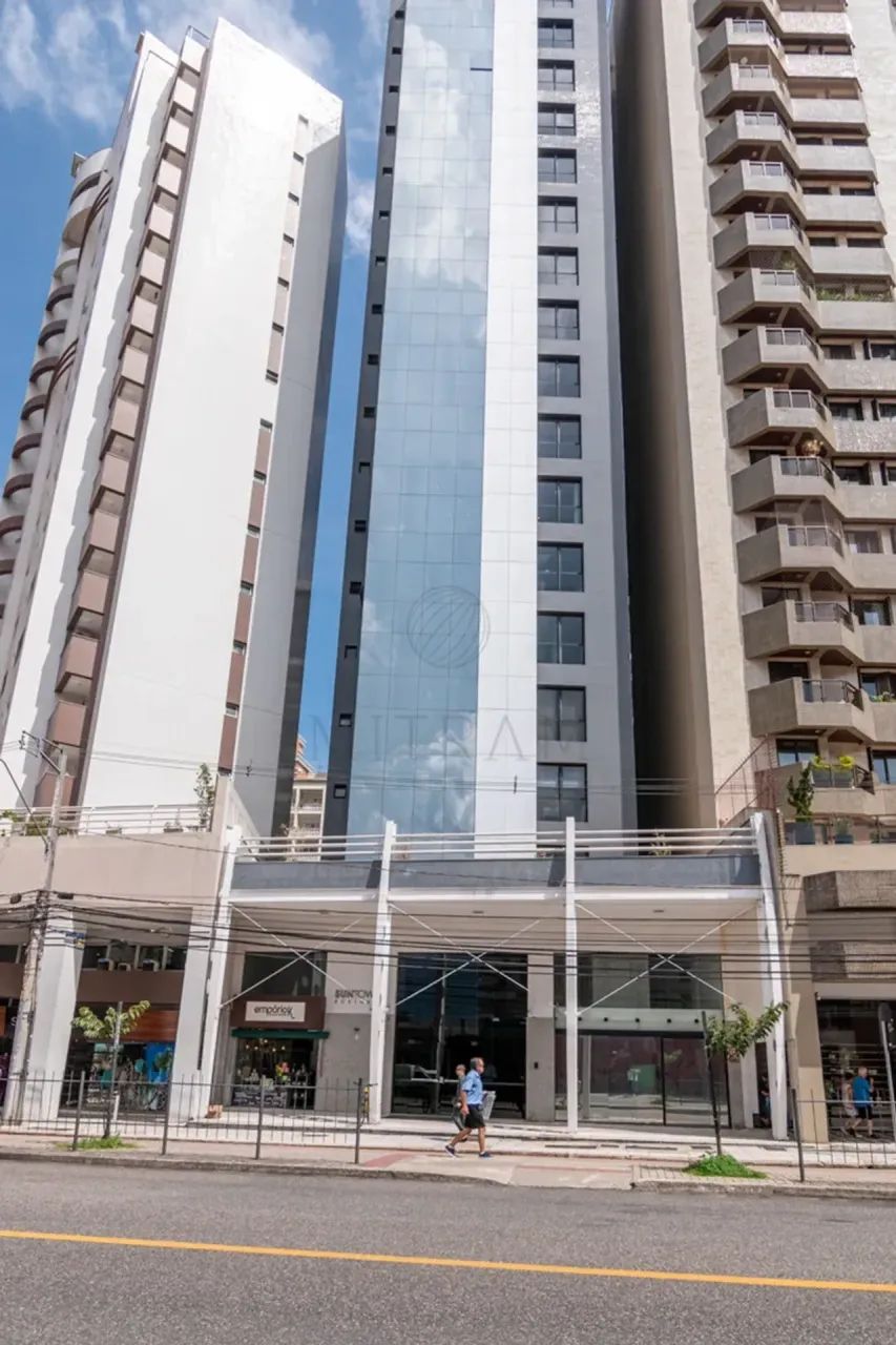 Conjunto comercial com 10 salas e 3 vagas no Batel