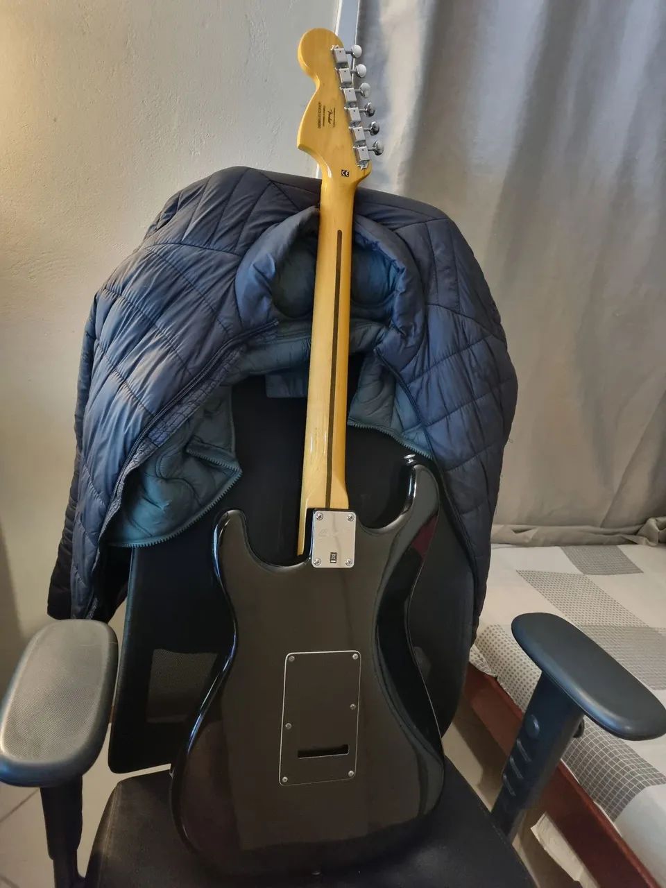 Guitarra Strato Squier Standard - Foto 3