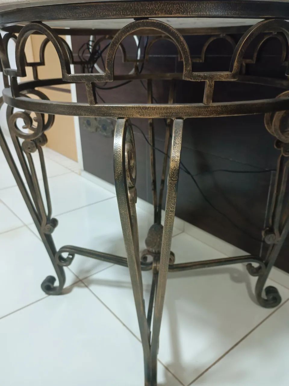 Mesa de canto de ferro e mármore!!! Linda!! - Foto 4