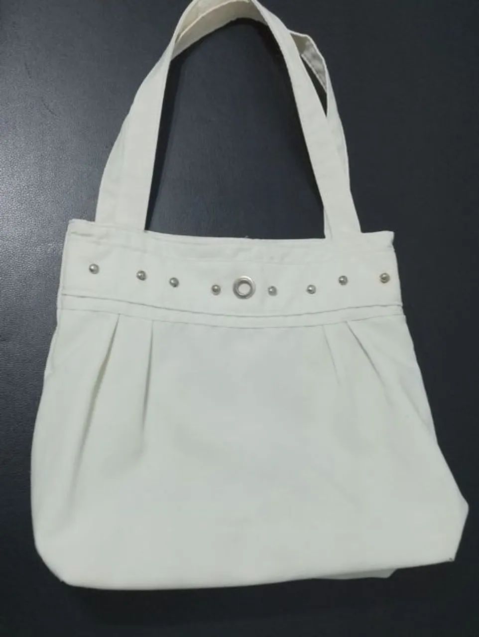 Bolsa De Ombro Creme Em Tecido Com Tachas  - Foto 2