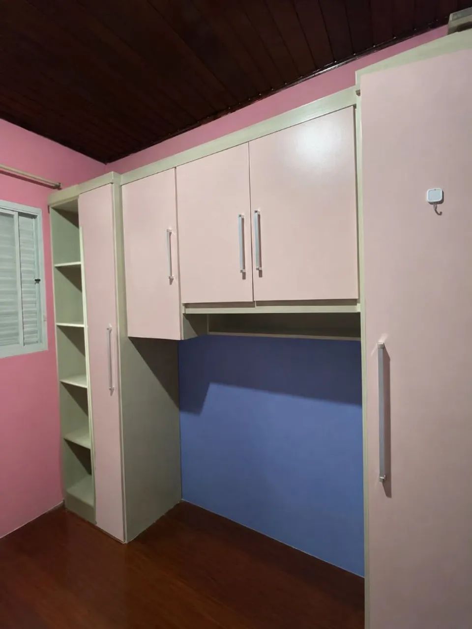 Guarda roupa com bancada