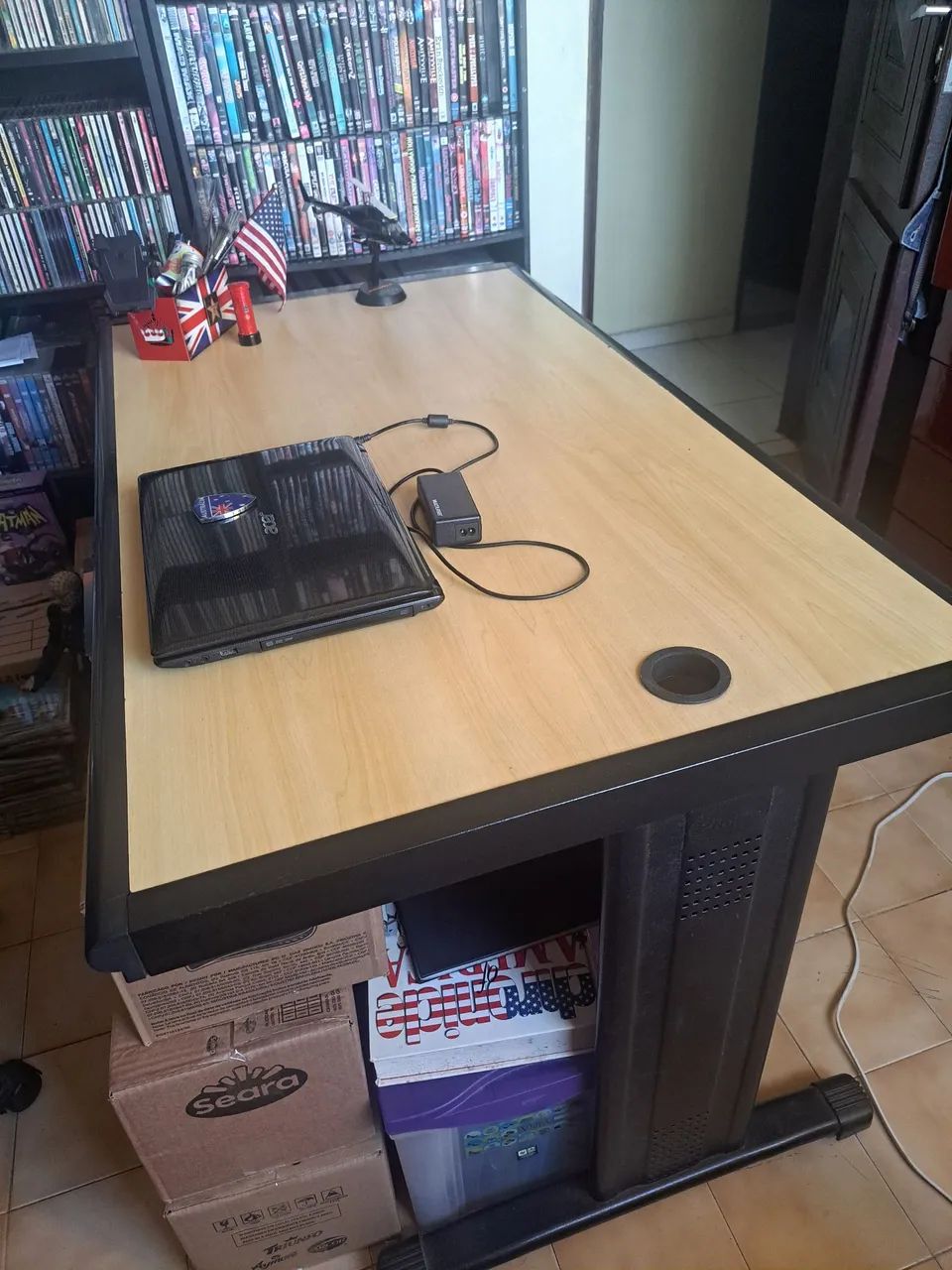 Mesa de escritório 125 x 73 cm Em bom estado. - Foto 4