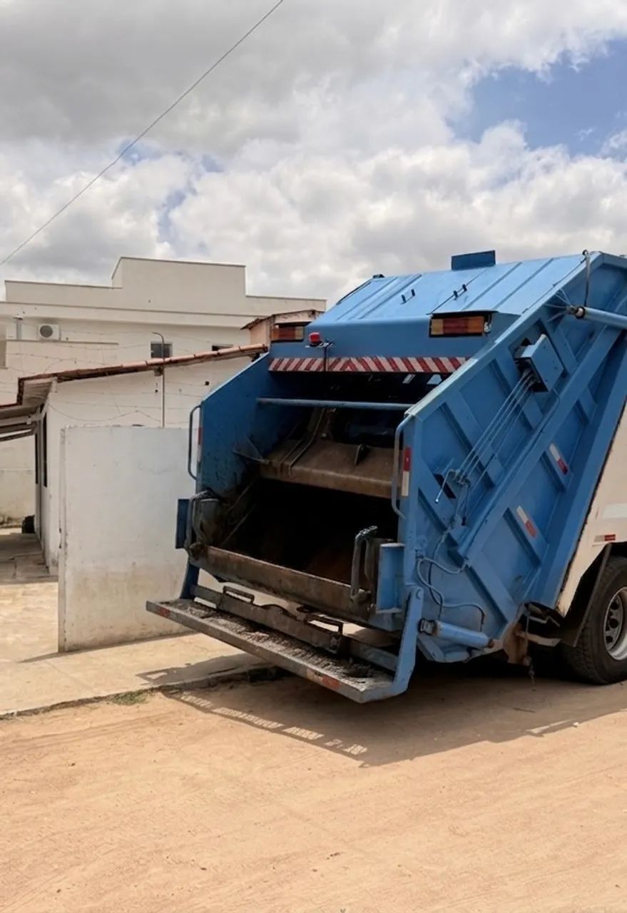 ALUGO CAMINHÃO COMPACTADOR DE LIXO  - Foto 2
