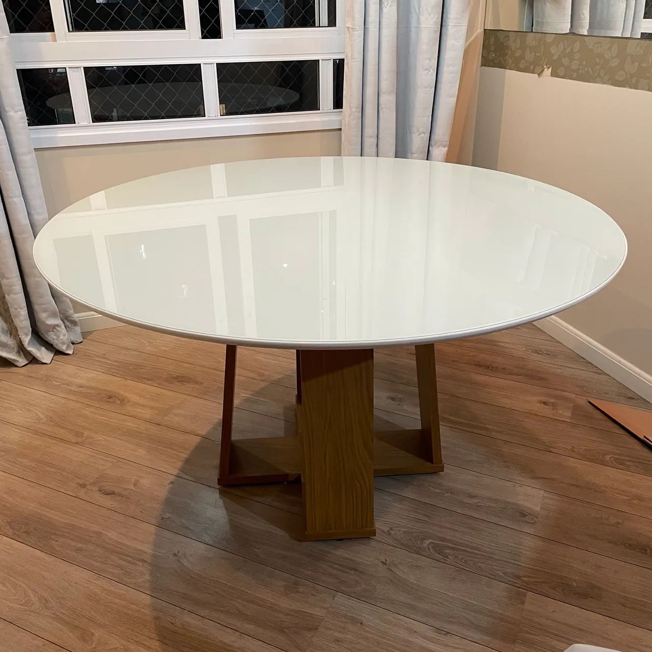 Mesa de jantar redonda off white 