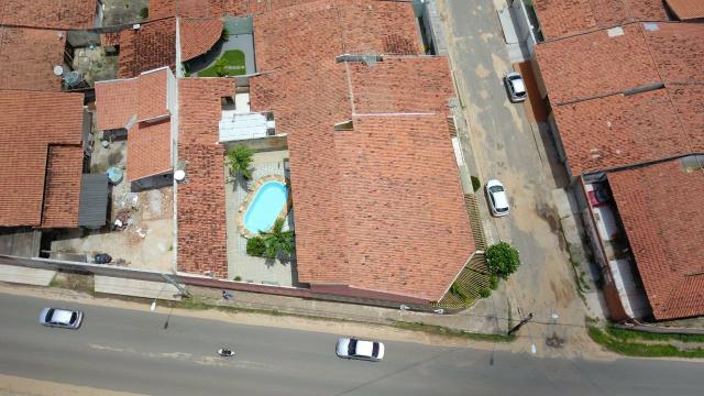 Casa ampla com 4 quartos para aluguel no Cohatrac com piscina