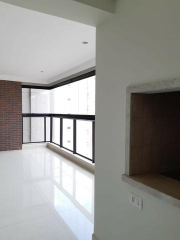 Apartamento andar alto , face sombra, no Edifício Metropolitan com 142 m² úteis, 3 suítes - Foto 14