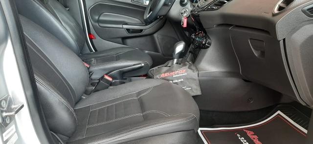 NEW FIESTA TITANIUM 1.6 AUTOMÁTICO IMPECÁVEL TOP DE LINHA - Foto 17