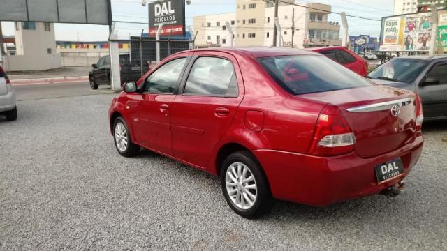 ETIOS XLS Sedan 1.5 Flex 16V 4p Mec. - Foto 4