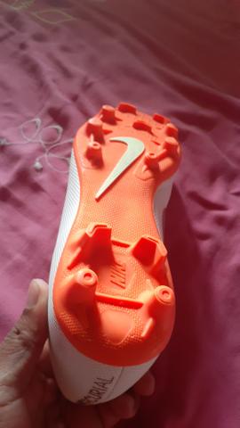 Vendo ou troco chuteira da Nike - Foto 4