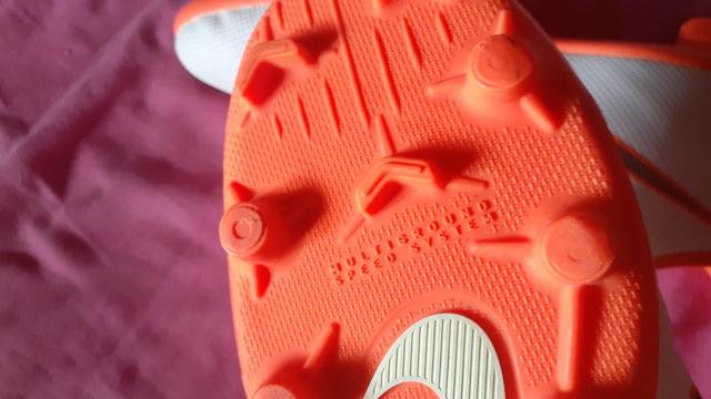Vendo ou troco chuteira da Nike - Foto 3