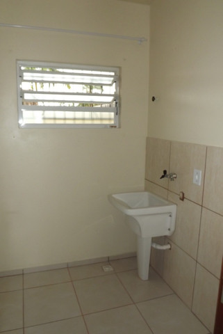 Apto 2 quartos, banheiro, sala, cozinha, lavanderia e garagem coberta - Foto 4