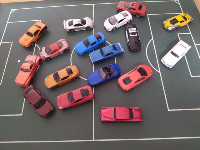 Lote com 17 Miniaturas MAISTO