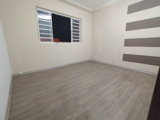 Pinda no centro= Sala comercial ideal para escritório no piso superior ( 1o andar )