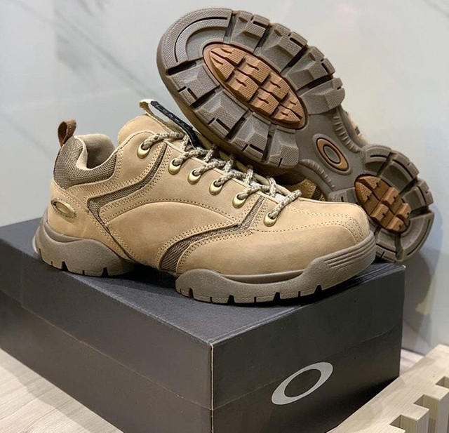 bota oakley