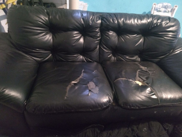 Sofa preto couro