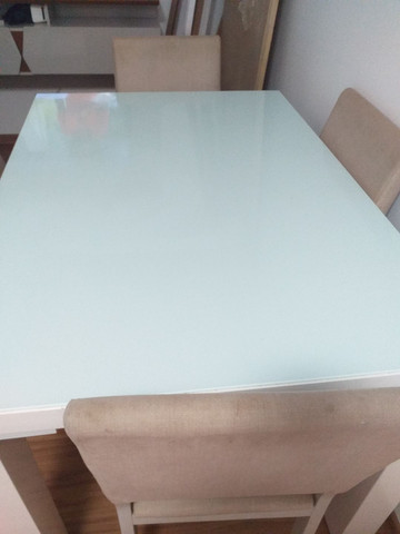 Mesa branca com vidro e 4 cadeiras - Foto 4
