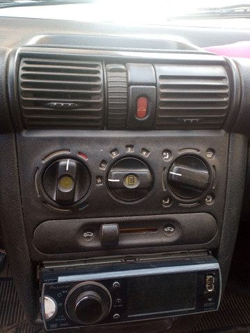 Vendo Corsa sedan - Foto 6