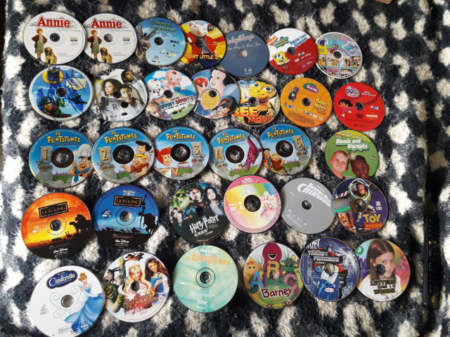 Vendo aparelho de dvd com coleção de filmes infantis e adulto - Foto 5