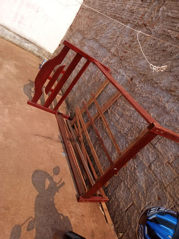 Cama de madeira