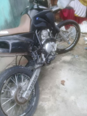 VENDO MOTO LANDER 4300 LEIA