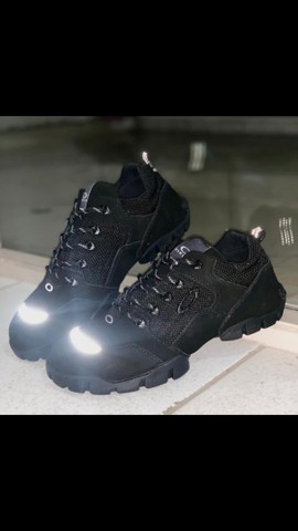 Bota Oakley Preta e Bege Importada Refletiva - Roupas e calçados - Setor  São José, Goiânia 1001328377 | OLX