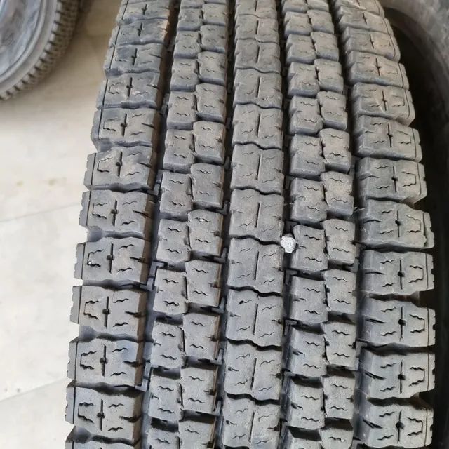 Pneus semi novos  pra caminhões 