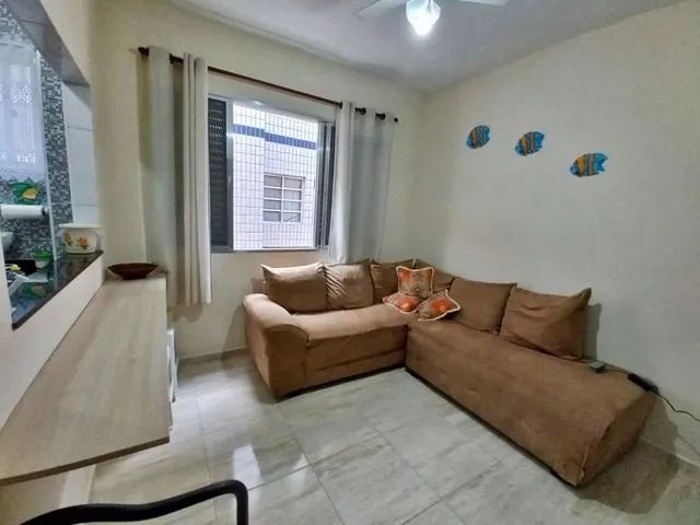 Apartamento Mobiliado com 1 Dormitório e Garagem na Vila Tupi, Apenas 100 Metros da Praia