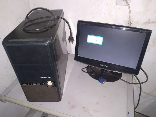 Computadores 300 a 999 GB Com monitor Usado