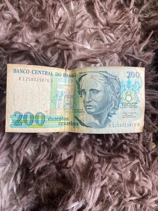200 cruzeiros