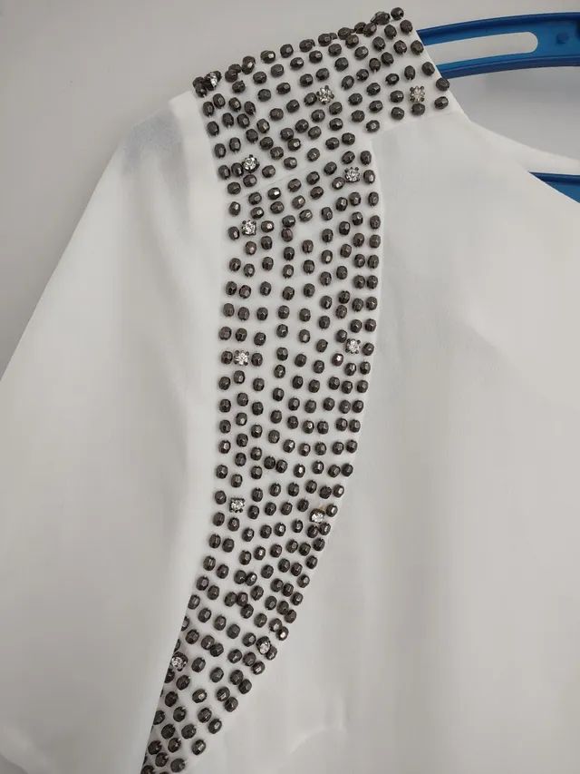 blusa com bordado em pedrarias  - Foto 5