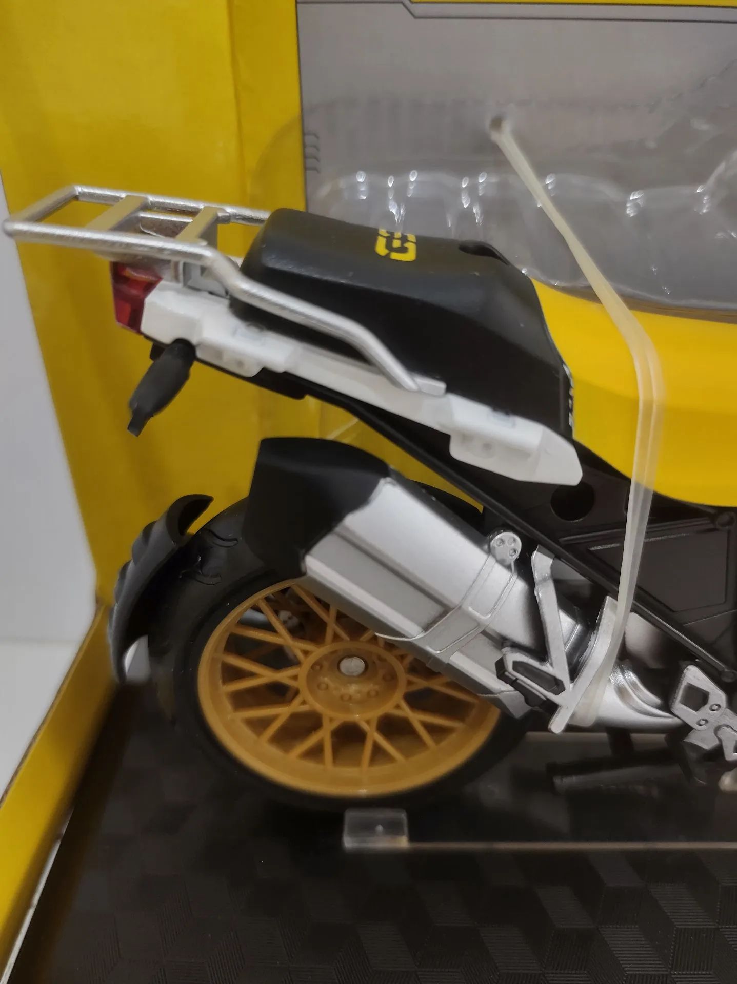 Miniatura da Moto BMW 1250GS 1:12 - Foto 4